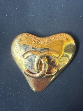 CHANEL heart brooch 1993